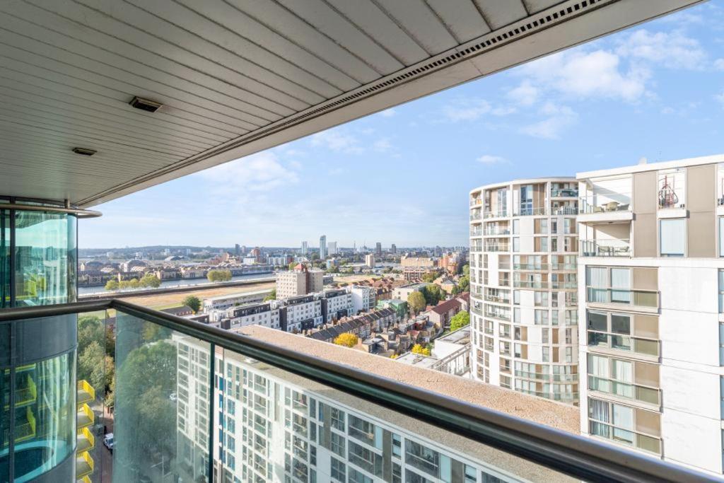 Docklands Cozy View Apartment ลอนดอน ภายนอก รูปภาพ